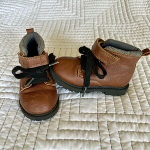 Carters size 8 hiking boots